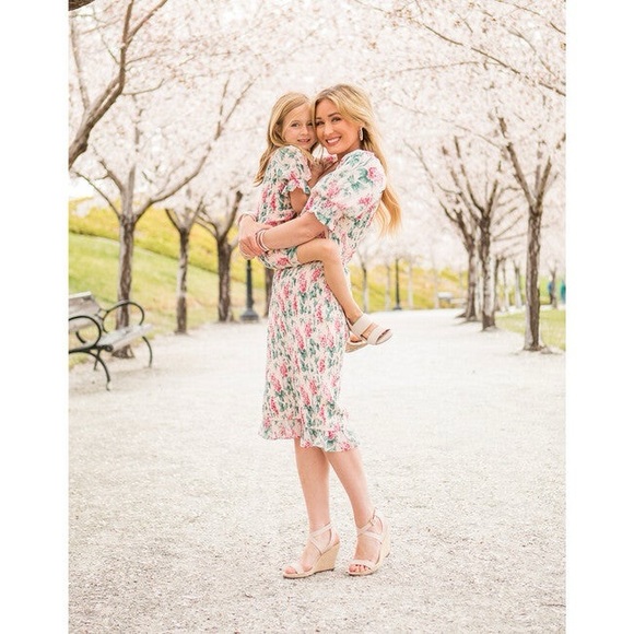 NWOT Ivy City Co Isla Floral Smocked Midi Dress Size Large - Picture 8 of 8